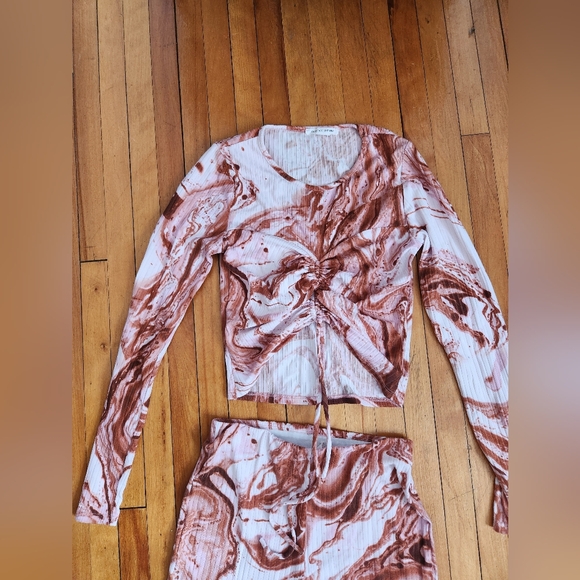 Matching Set Crop Top And Flare Pants - Picture 3 of 5